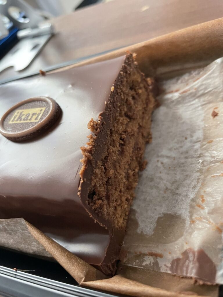 ikari チョコレートケーキ　断面